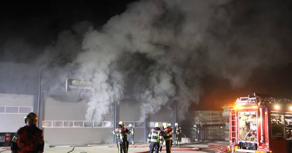 Brandstichter verwoest vier vrachtwagens in Oss, bedrijf looft 2500 euro uit - BN DeStem