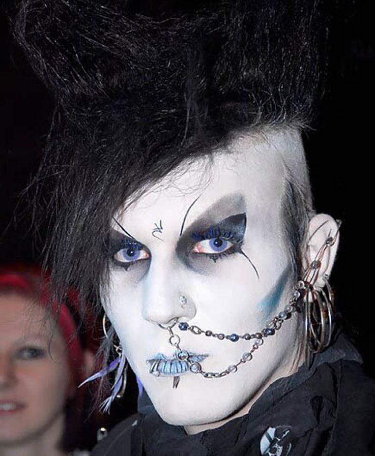 Goths voor één dag uit de schaduw op World Goth Day Muzieknieuws