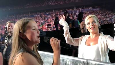 Meisje (12) verbijstert Pink met cover Perfect: 'Hoe kom ik daar overheen?'