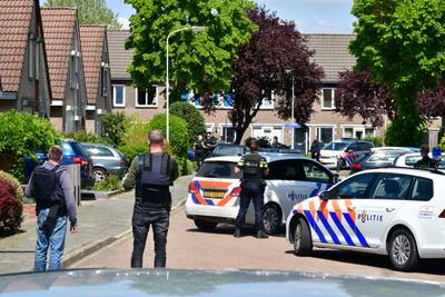 Waarom de Gelderse politie twee keer met kogelvrije vesten en wapens voor een woning stond