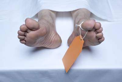 Spaanse leerlingen zoeken verkoeling in mortuarium