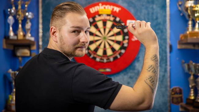 VTM 4 zendt het WK Darts live uit!