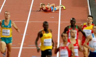 Douma ziet finaleplek in rook opgaan na dramatische val