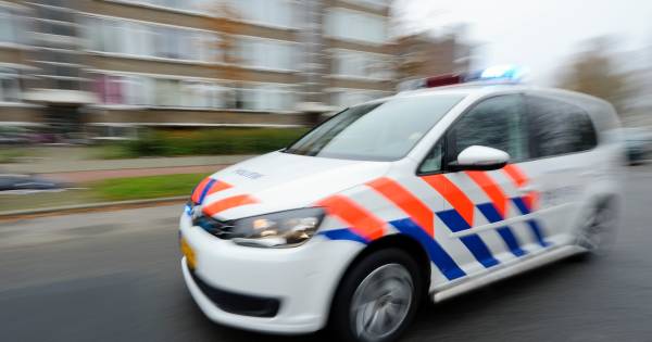 Ernstig ongeval bij Barger-Compascuum: auto botst tegen boom en vliegt in brand.