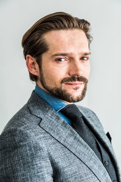 Diemense wethouder spuugt agent in gezicht na aanhouding voor stadhuis Amsterdam