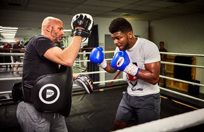 Hoe een projectontwikkelaar een kickbokser naar de WK-titel leidt