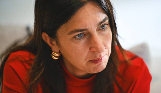 Minister Demir onder vuur bij scholieren, leerkrachten én coalitiepartners: ‘Ze voert beleid vanuit buikgevoel, zonder overleg’