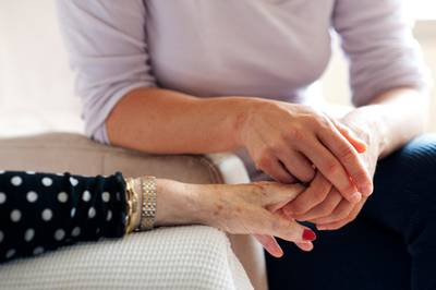 Minister de Jonge wil buurtteams voor wijkverpleegkundige zorg opzetten