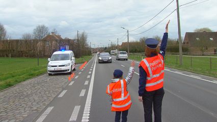 6. Rolstoeldansen - Politie - Autorijden