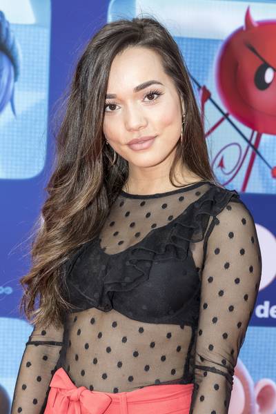 Bibi geniet van haar eigen zonnetje, Gwen deelt een kus uit