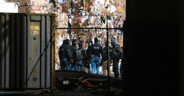 Aanhoudingen en drugs in recyclingbedrijf | Binnenland - AD.nl