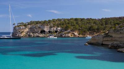 Nederlandse man overlijdt na val van metershoge klif in Spanje