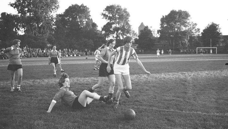 Vrouwenvoetbal Steeds Meer Spelers Maar De Weerstand Blijft Het Parool