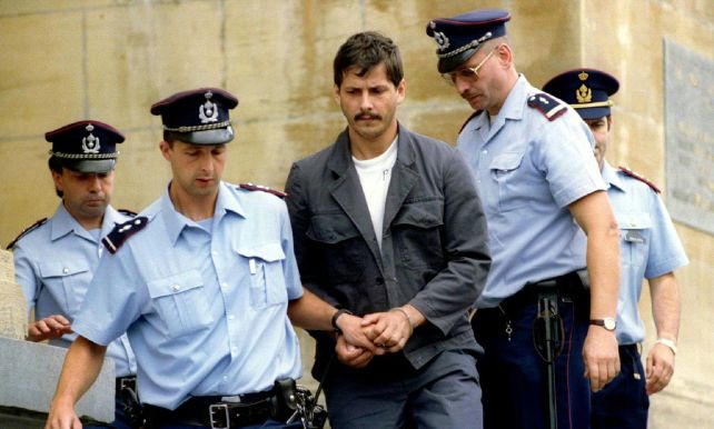 Ruim 20 jaar later wil Dutroux sorry zeggen: "Complete ...