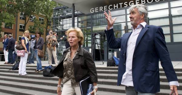 Wat is erger? (1) verdacht zijn van het mogelijk witwassen 15 miljoen euro of (2) het lekken van een intern, vertrouwelijk document van de politie door een bron binnen de politie aan de Telegraaf. .