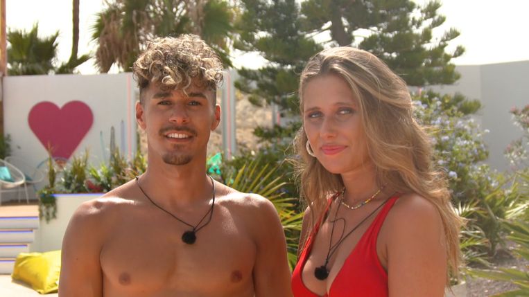 Love Island - Mattheüs en Raphaëlla in betere tijden.