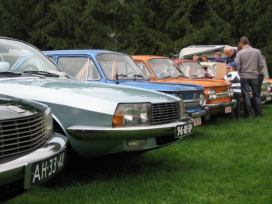 Oude Liefde Roest Niet Op Nsu Treffen Foto Tubantianl