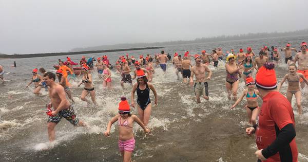 IJskoude ultrakorte nieuwjaarsduik Noordoostpolder