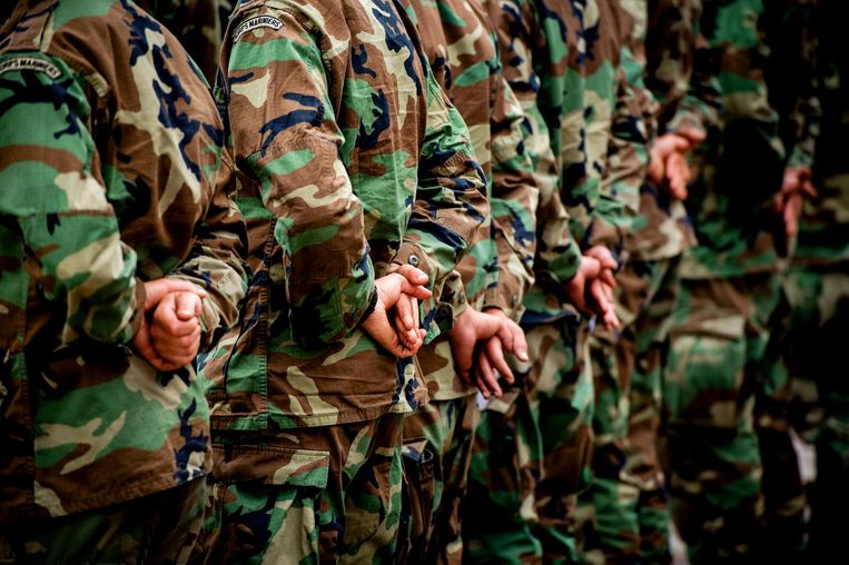 OM vervolgt militairen voor mishandeling en aanranding bij 'ontgroening' - Trouw