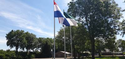 In Lobith en Tolkamer wapperen vlaggen voor alle overleden en levende schutters