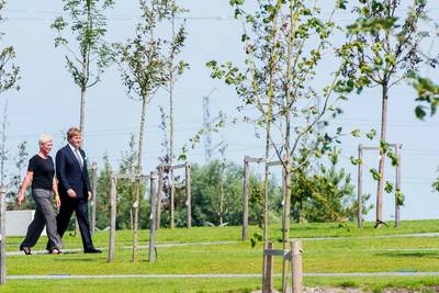 Eén minuut is het stil, alsof het zo moet zijn