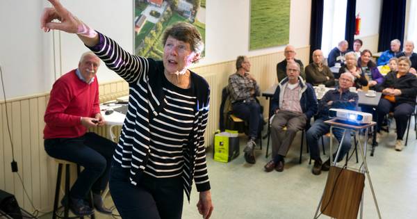 Wie is toch die Jules Deelder in Herpt? Streekarchief buigt zich over oude foto's uit het dorp - BD.