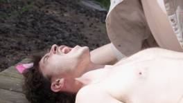 In Hammertime waxt Wout met plezier Robs borsthaar