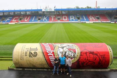 Reserves Viktoria Plzen zitten voortaan in een 'blikje' bier
