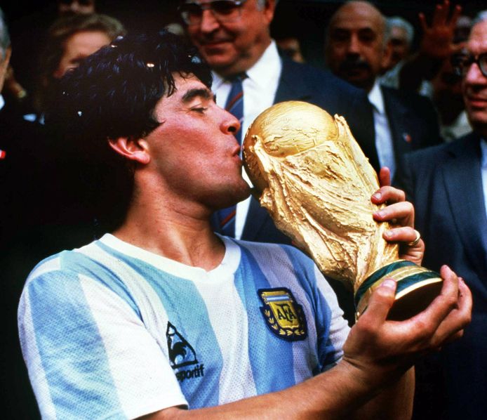 Voetballegende Diego Maradona (60) overleden na hartaanval ...