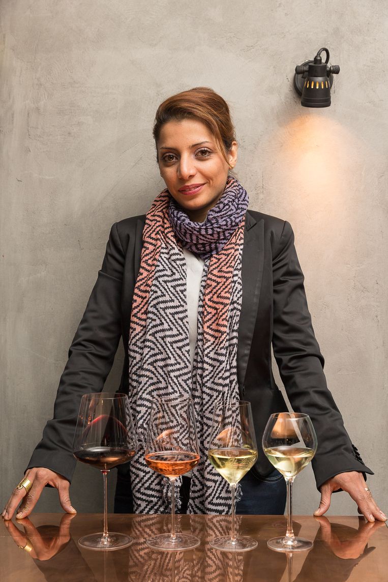 Sepideh selecteert, naast haar favoriete wijnen uit de supermarkt, ook haar eigen tien favoriete kerstwijnen uit de speciaalzaak. Deze wijnen zijn exclusiever dan supermarktwijnen, maar nemen geen hap uit je budget.