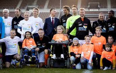 Miljardenelftal verslaat oud-Oranje