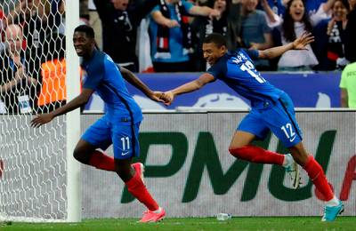 Dembélé schiet winnende binnen tegen Engeland