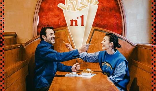 Ze stonden aan te schuiven in Frituur n°1: ‘Size doesn’t matter’, zei hij. Zes jaar later zijn ze een gezin