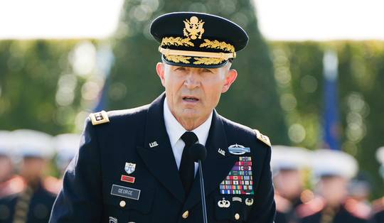 Amerikaanse minister van Defensie Pete Hegseth dwingt stafchef leger tot ontslag