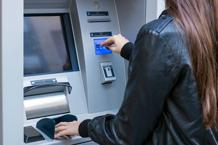 Ongebruikt Franse bankautomaat speelt sinterklaas en keert meer geld uit dan EC-18