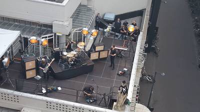 Kensington treedt op vanaf dak in Utrecht