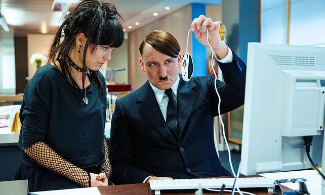 https://www.demorgen.be/tvmedia/er-ist-wieder-da-wrang-lachen-met-de-wil-van-hitler-bd18603e/1Sq6W0/