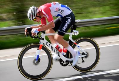 Van der Poel verliest leiderstrui in Sarthe