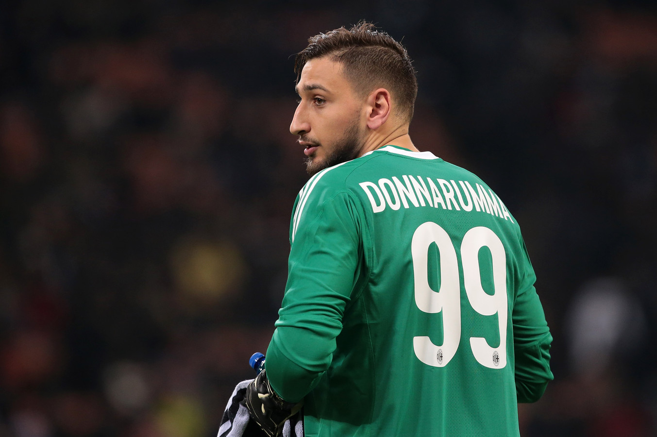 'Monster' Gianluigi Donnarumma opnieuw onder vuur | Foto ...