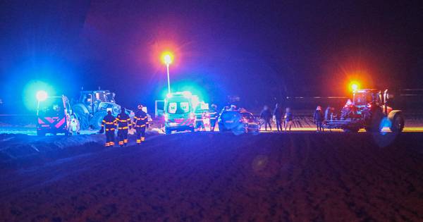 Ernstig ongeluk met trekker op akker in Ens: slachtoffer zwaargewond.