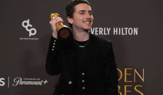 ‘One Battle After Another’ wint 4 Golden Globes, stil protest tegen ICE tijdens uitreiking