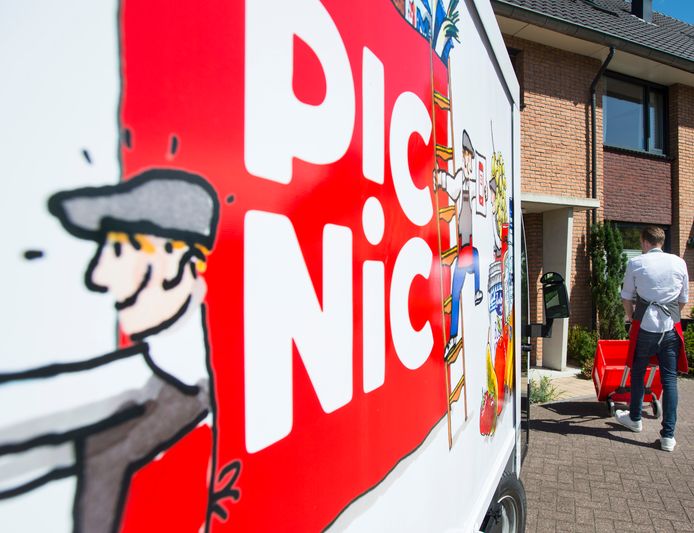 Medewerkers van Picnic in Utrecht voeren actie voor zekere contracten ...
