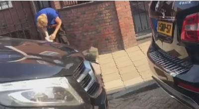 Boze Jan Smit zet poepende student te kakken