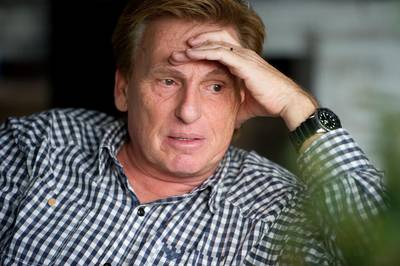 Henny Huisman opnieuw onder het mes voor verbrijzelde elleboog