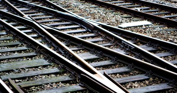 Geen treinen tussen Raalte en Nijverdal na aanrijding op het spoor - Tubantia