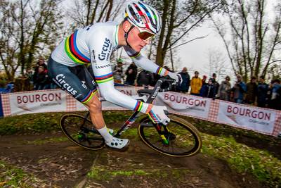 Van der Poel klasse apart in Wachtebeke, ook Kastelijn oppermachtig