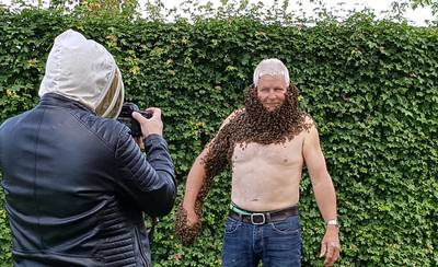 Baard van tienduizenden bijen: 'Schrik heb ik niet gehad'