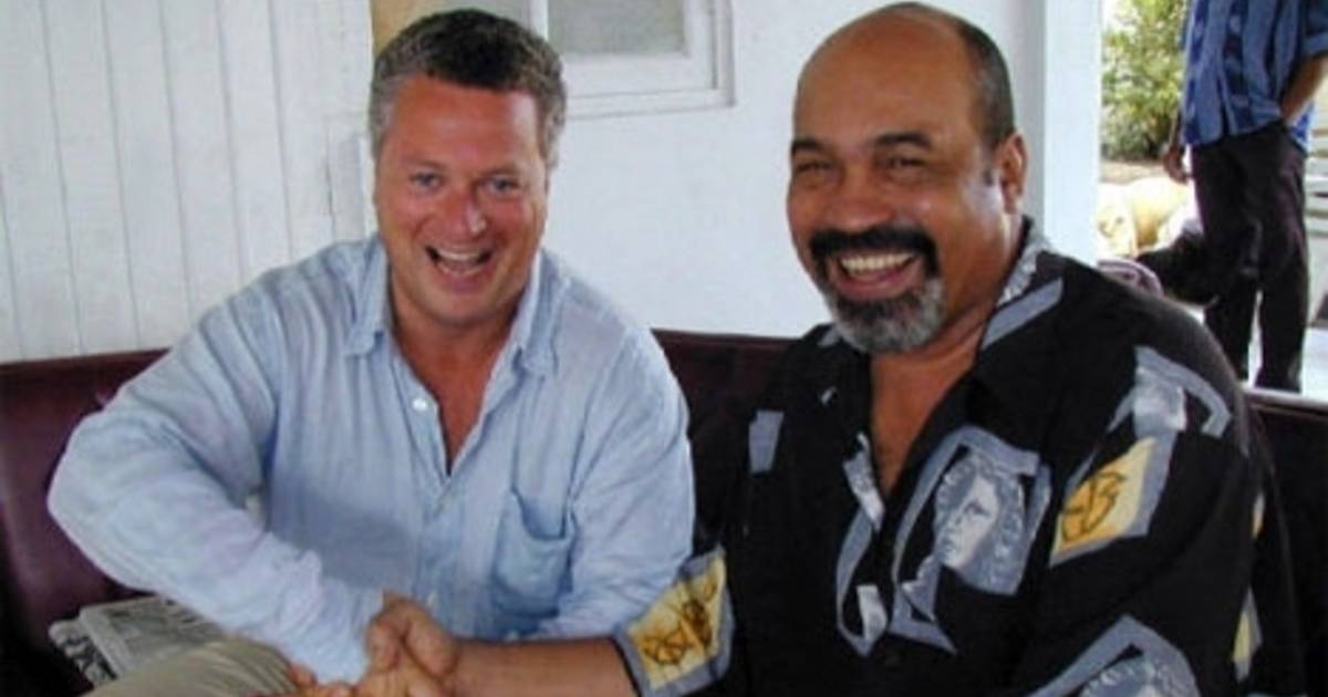Moszkowicz verbiedt beelden van zijn 'dansje met Bouterse ...