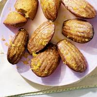 Zo maak je knapperige Earl Grey-madeleines met citroenglazuur