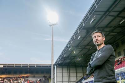 Van Bommel ziet veel balverlies en laag tempo bij PSV